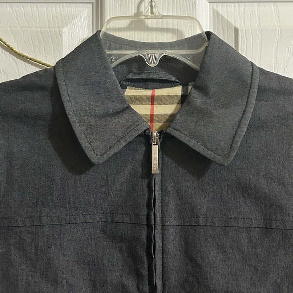 Burberry London Women’s Collared Grey Zip Up Jacket with Plaid Lining - S - Picture 2 of 10